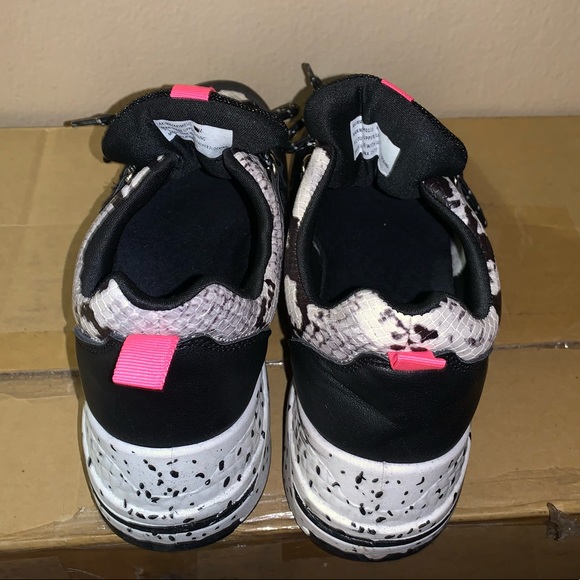 💖 Madden Girl Snake Skin Platform Sneakers 🐍 - Picture 2 of 5